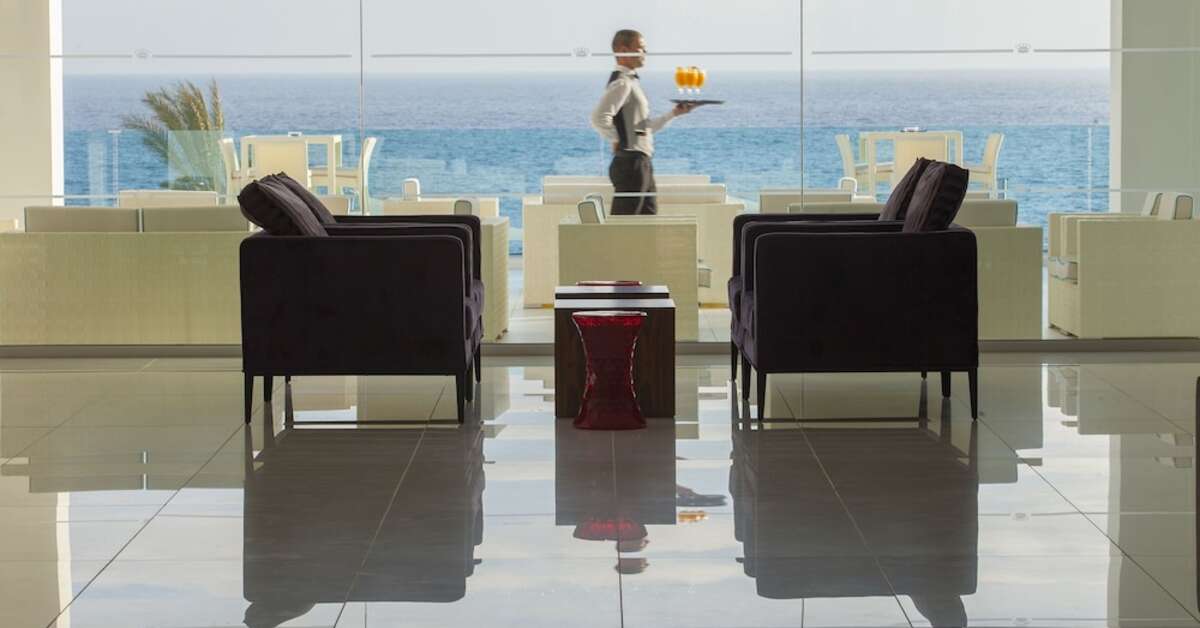 Een foto van de buitenkant van The King Evelthon Beach Hotel & Resort