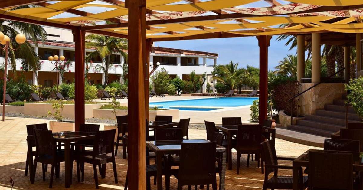 Een foto van het terras bij Pestana Tropico