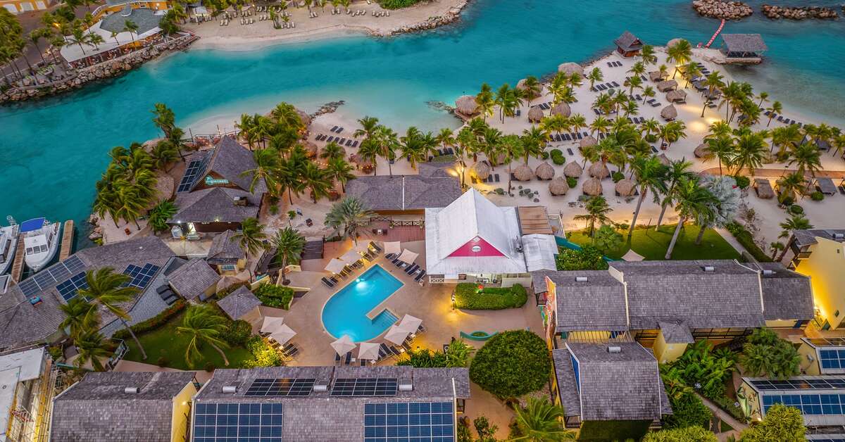 Een foto van LionsDive Beach Resort