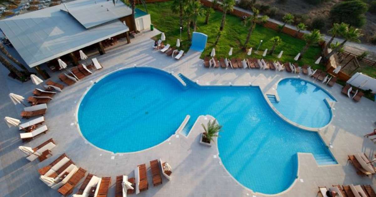 Een foto van het zwembad bij Adams Beach Hotel Deluxe Wing