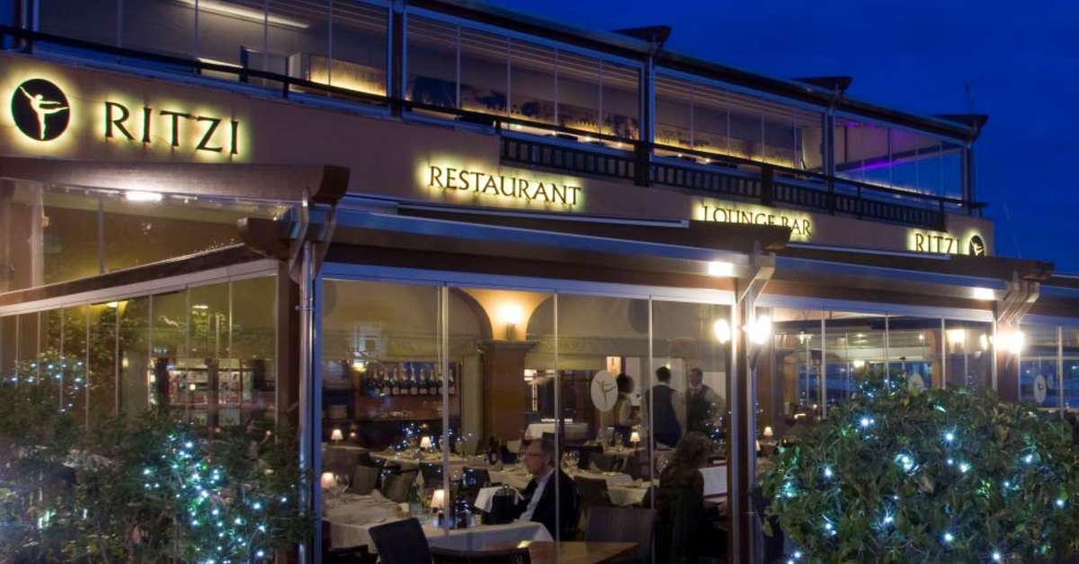 Een foto van de buitenkant van Bo Hotel