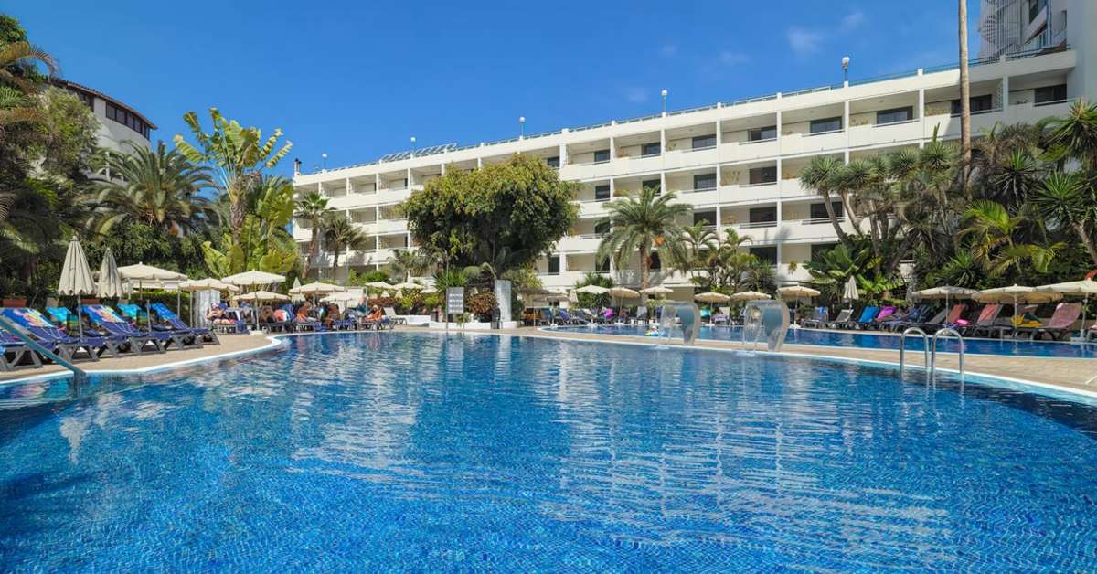 Een foto van het zwembad bij H10 Tenerife Playa