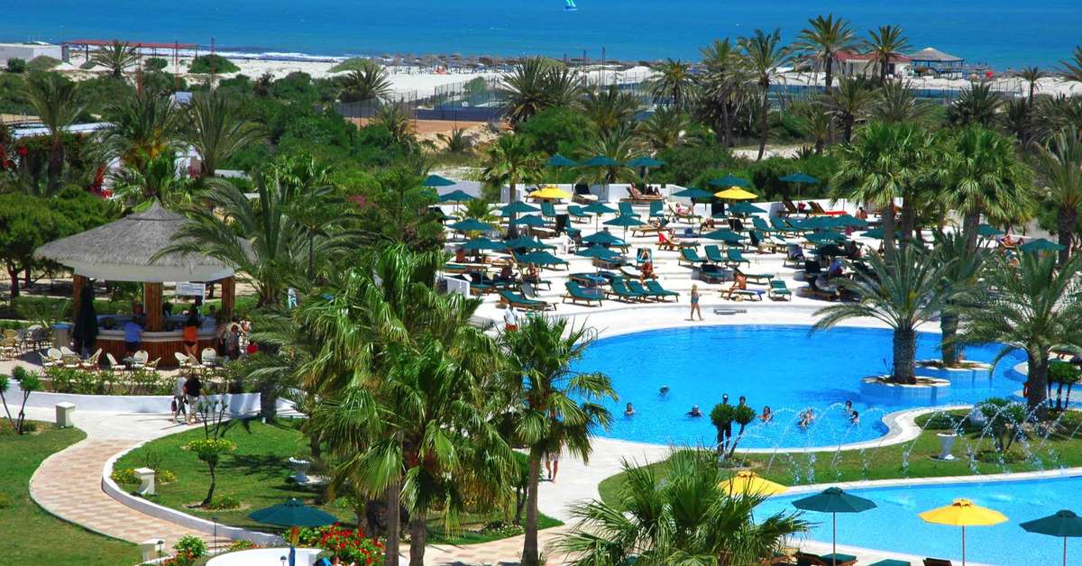 Een foto van het zwembad bij Djerba Plaza Thalasso & Spa