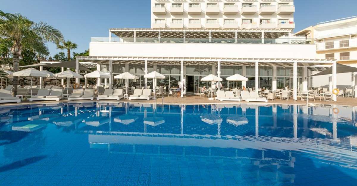Een foto van het zwembad bij TUI Blue Atlantica Sea Breeze