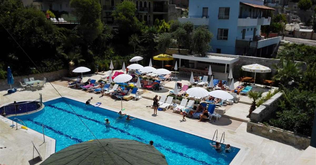 Een foto van het zwembad bij Happy Aparthotel