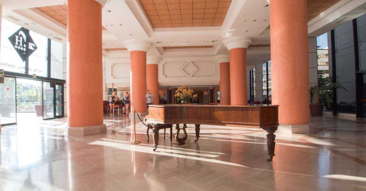 Een foto van het interieur van Hotel Zentral Center