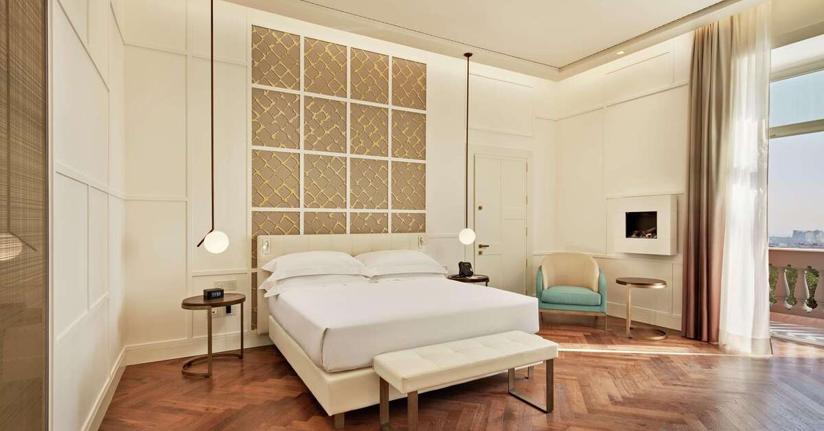 Ein Foto De Bonart Naples Curio Collection by Hilton