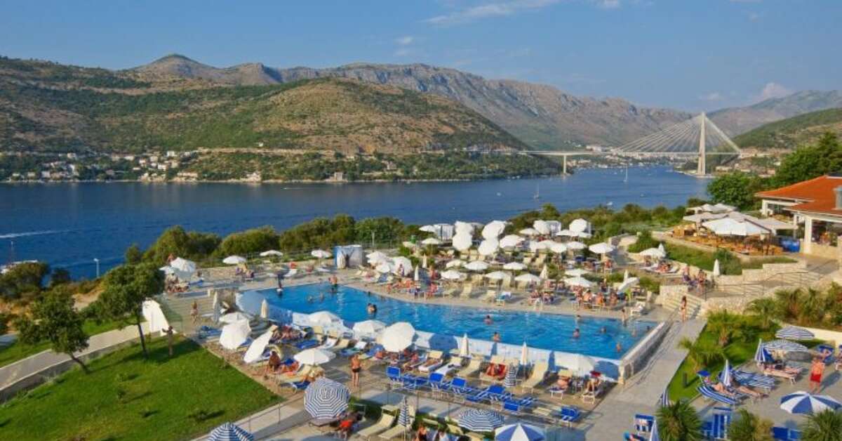 Een foto van het zwembad bij Valamar Argosy Hotel