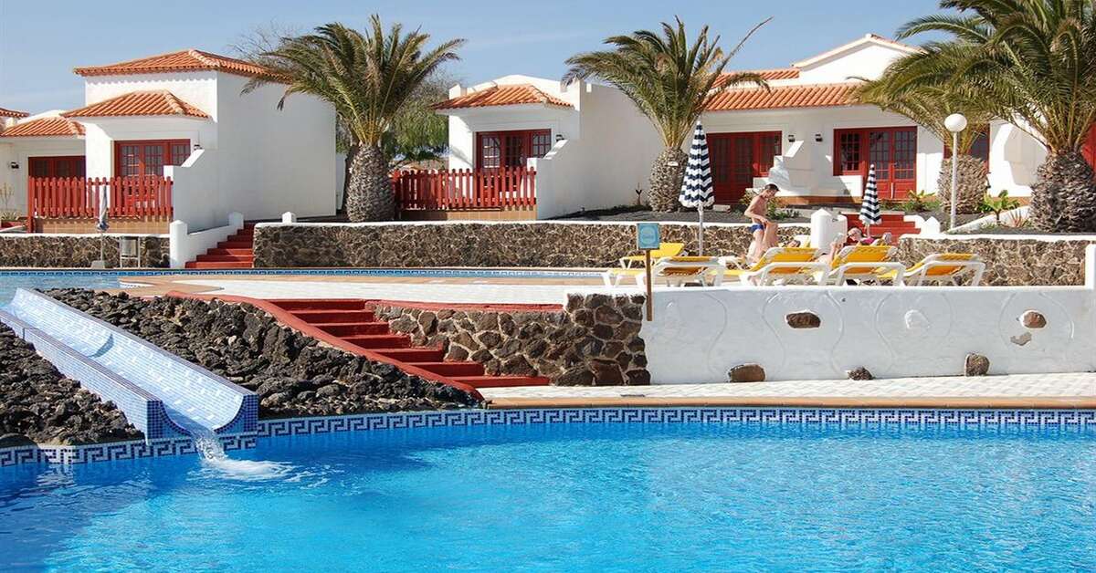 Een foto van het zwembad bij Castillo Beach Bungalows