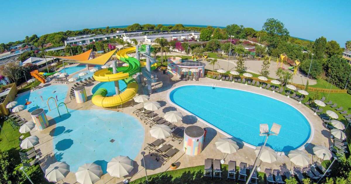 Een foto van het zwembad bij Robinson Club Apulia