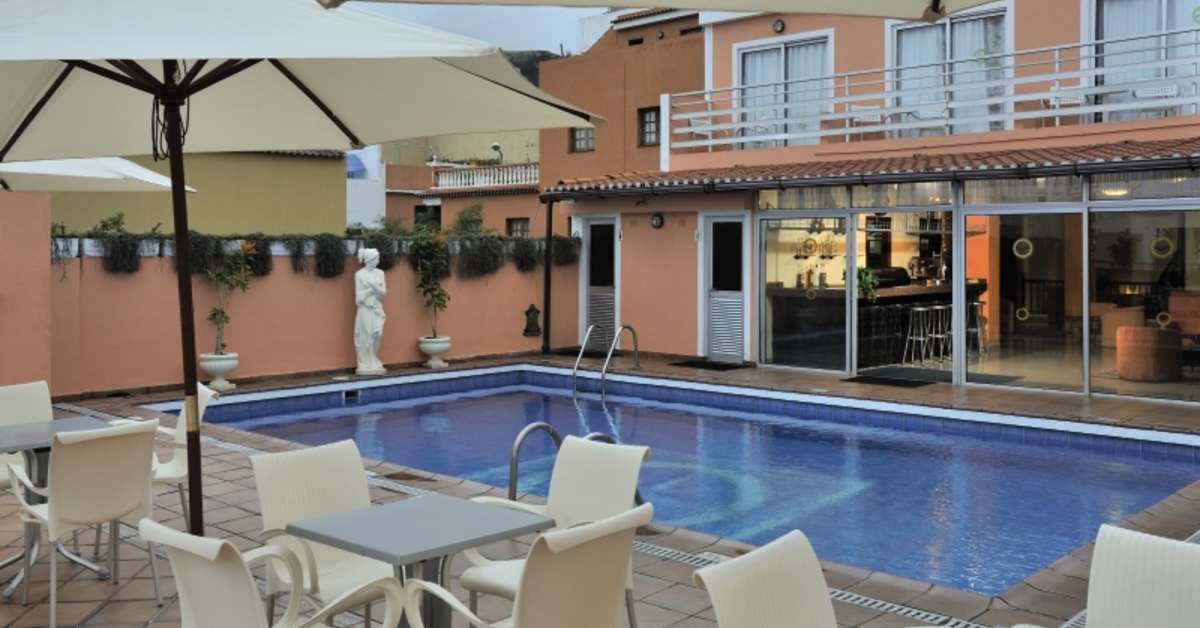Een foto van het zwembad bij Globales Acuario Hotel