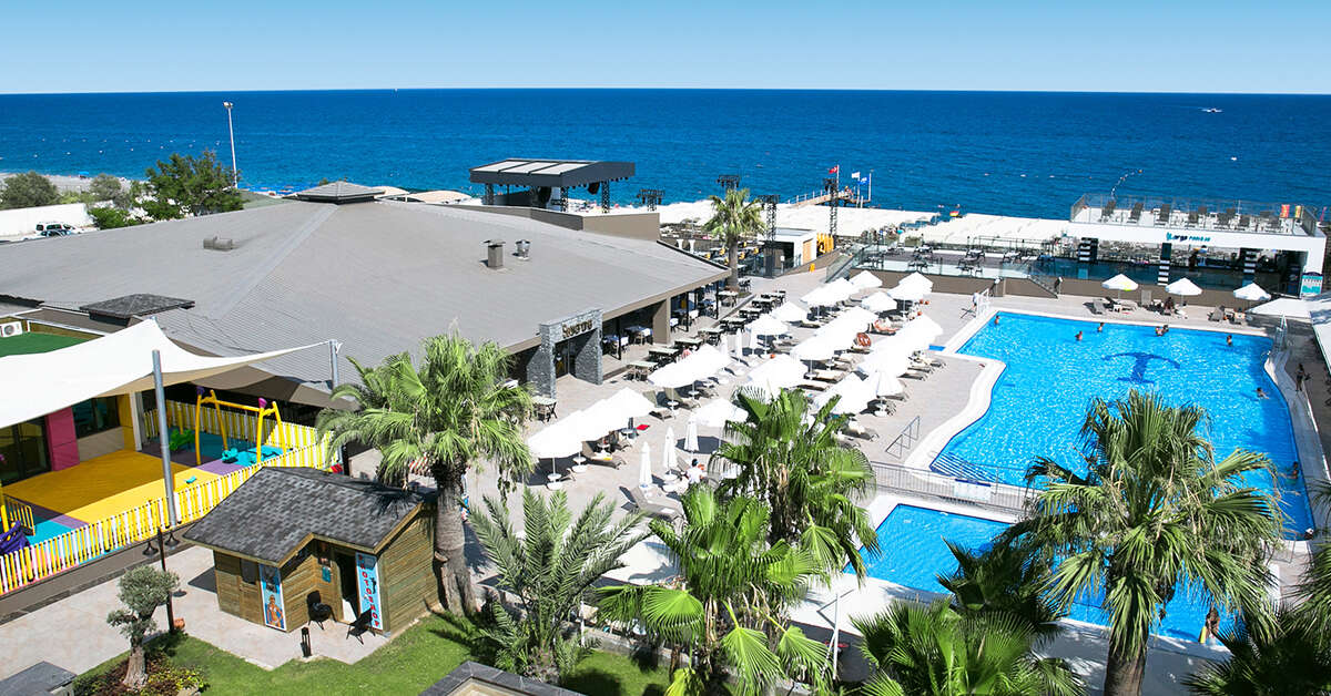 Een foto van het zwembad bij Sailor's Beach Club