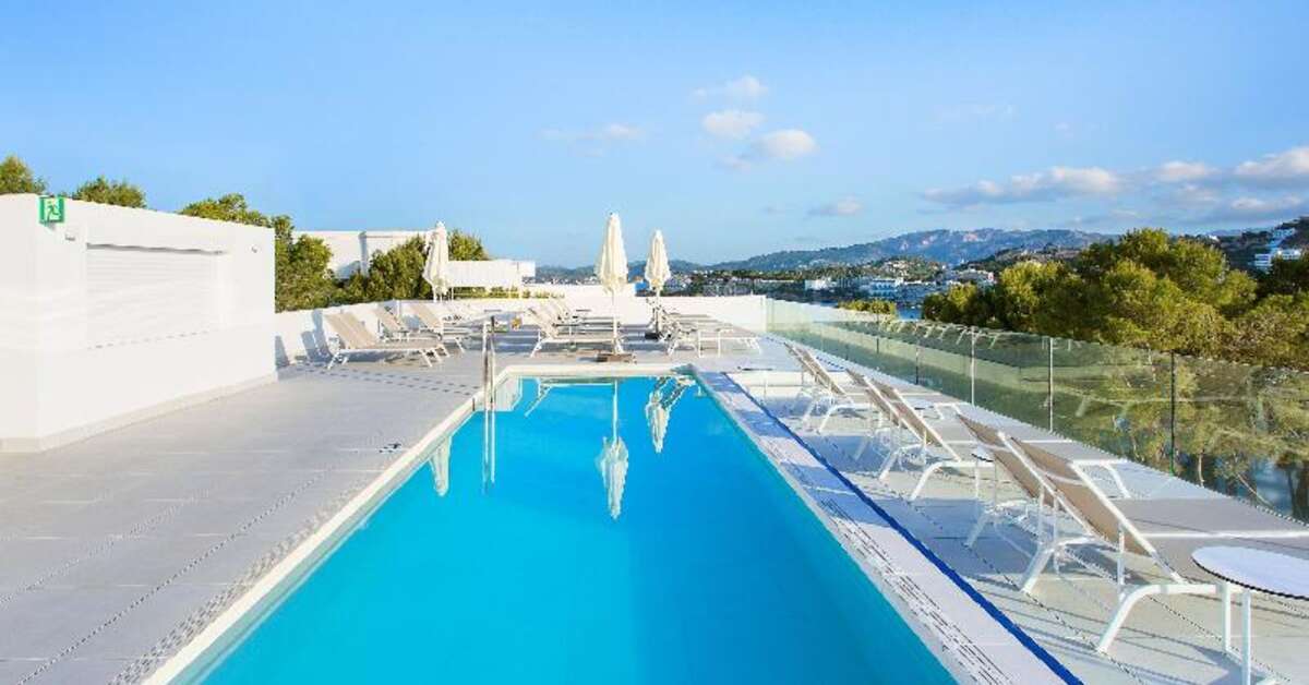 Ein Foto vom Pool im Reverence Life Hotel