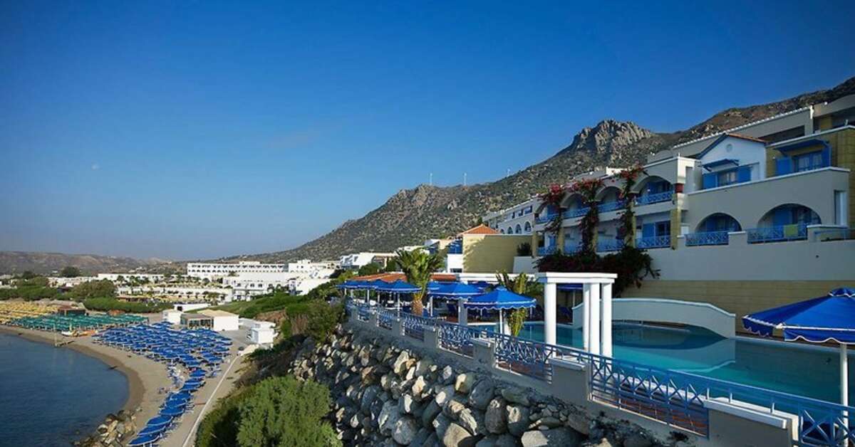Een foto van het zwembad bij Mitsis Summer Palace Beach Hotel