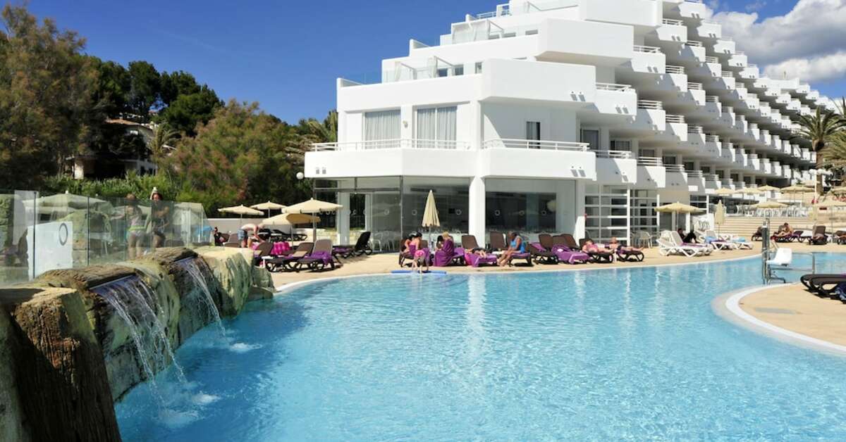 Ein Foto vom Pool im Fergus Style Cala Blanca Suites
