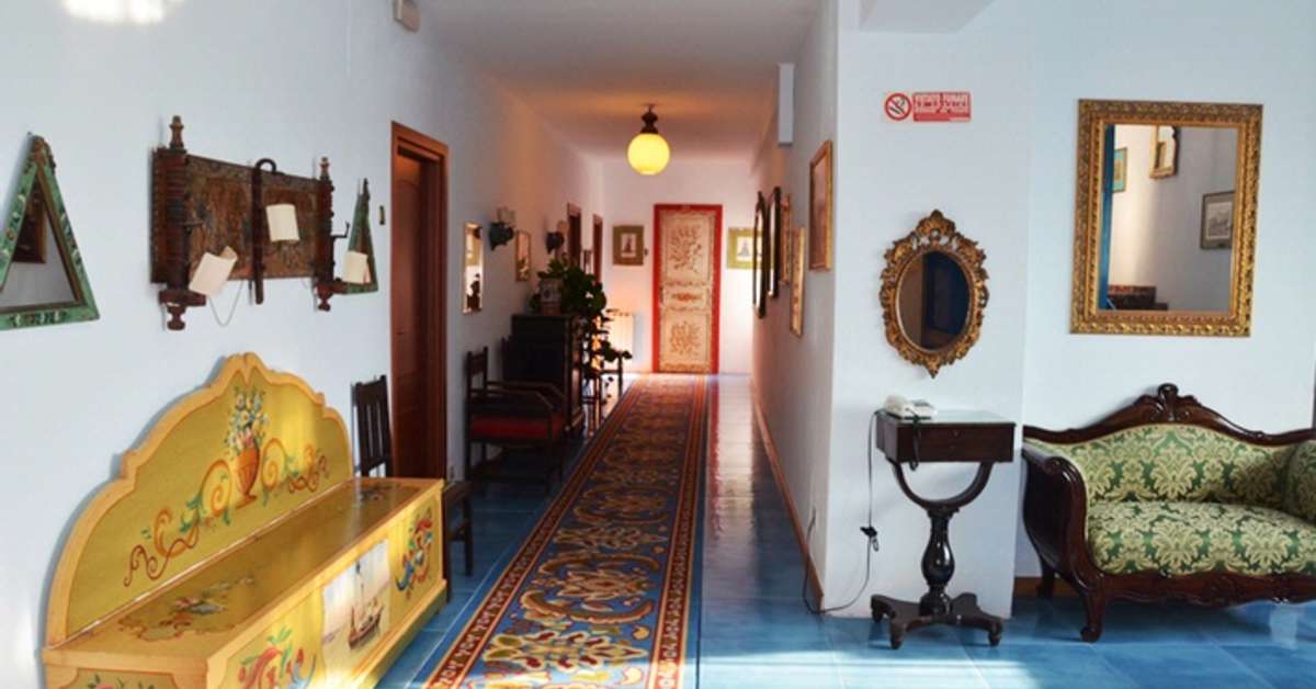 Een foto van het interieur van Arathena Rocks Hotel