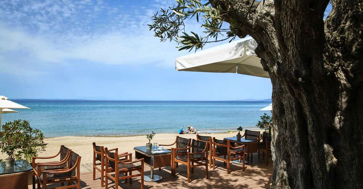 Een foto van het terras bij Anthemus Sea Beach Hotel & Spa