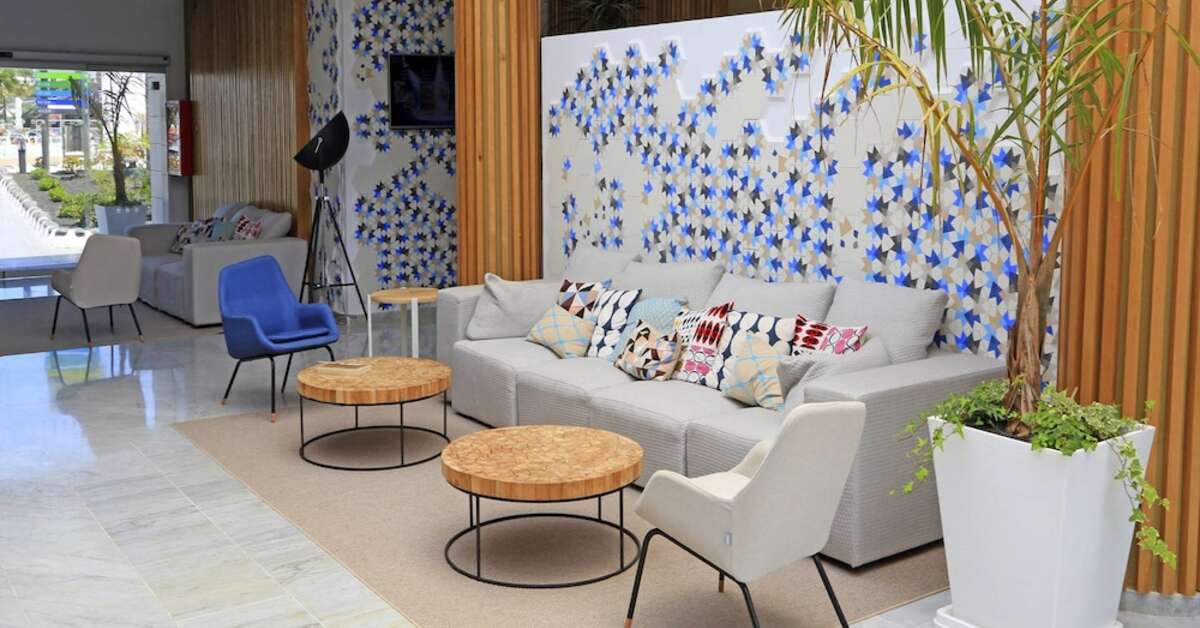 Een foto van het interieur van Blue Sea Alyssa Suite Hotel