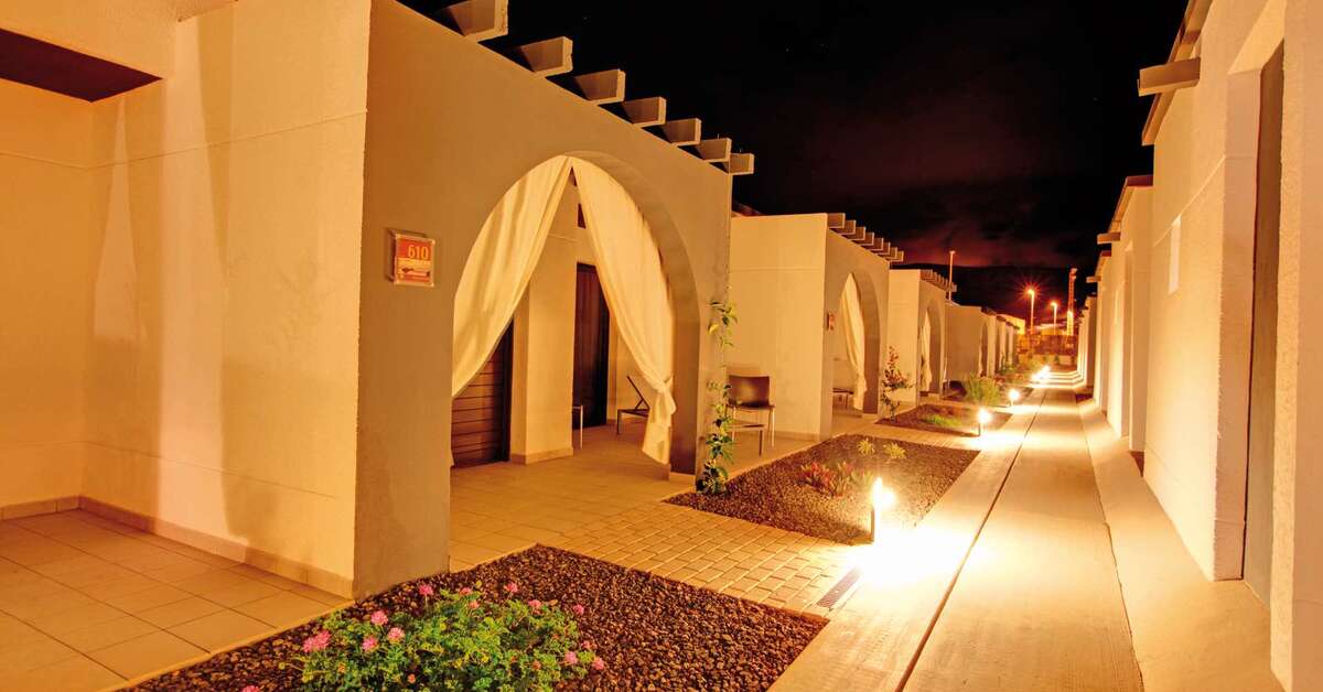 Een foto van de buitenkant van R2 Romantic Fantasia Dreams & Suites Hotel