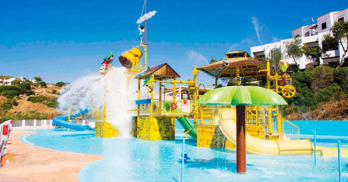 Een foto van het zwembad bij Carema Club Resort