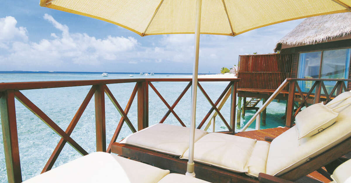 Een foto van het terras bij Thulhagiri Island Resort & Spa