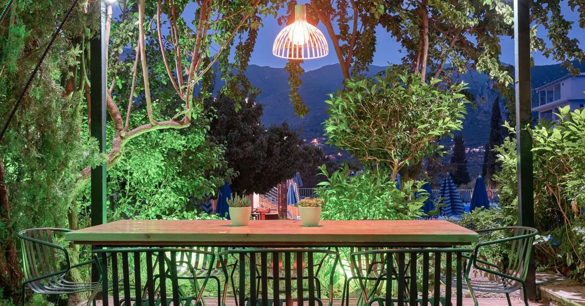 Ein Foto von der Terrasse im Koukounaria Hotel & Suites