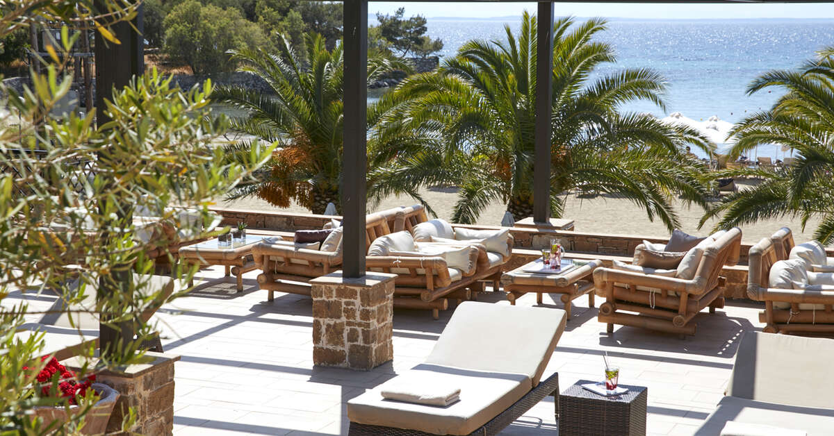 Een foto van het terras bij Anthemus Sea Beach Hotel & Spa