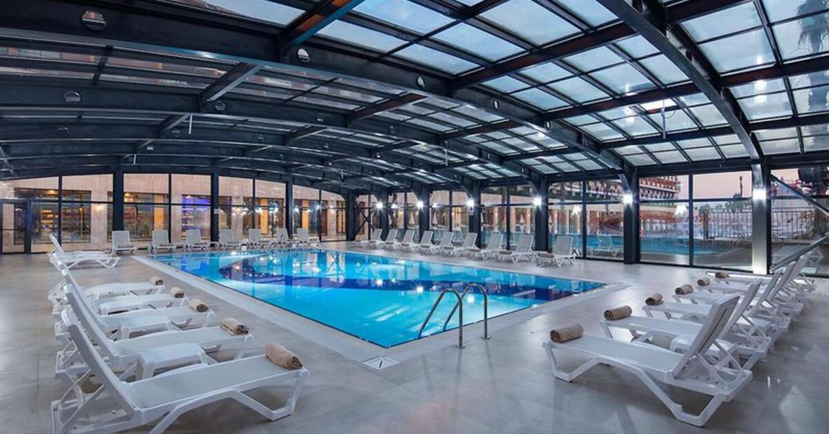 Een foto van het zwembad bij Aydinbey Queen's Palace & Spa