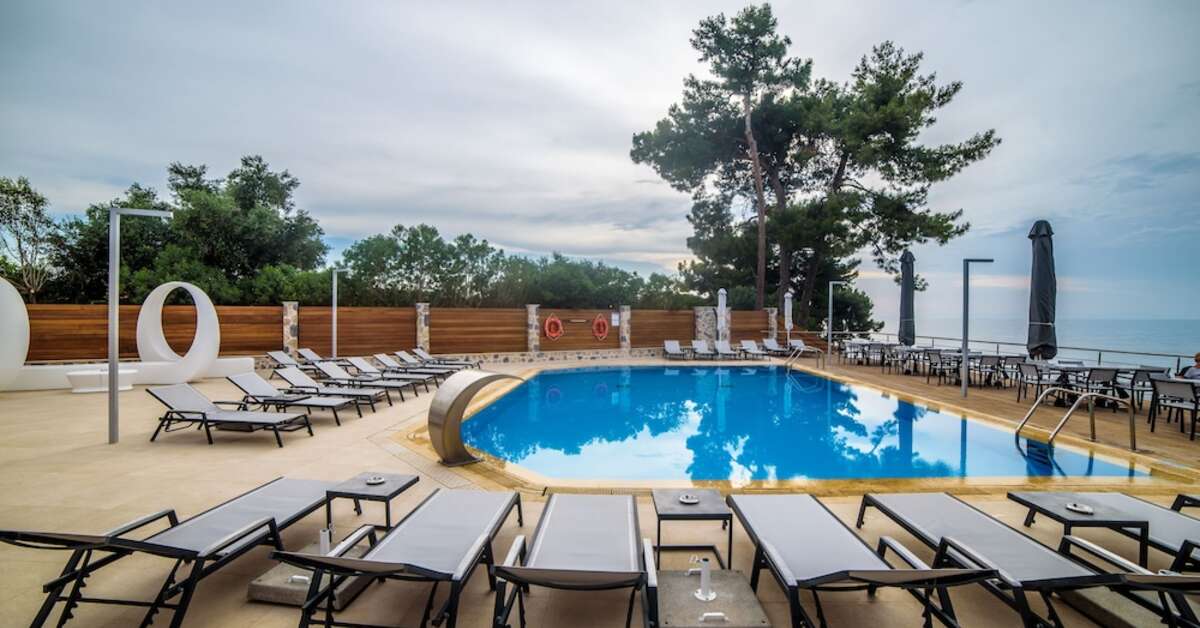Een foto van het zwembad bij Poseidon Hotel