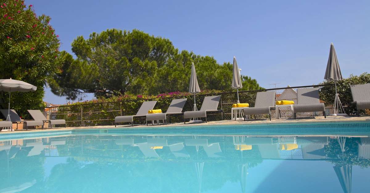 Ein Foto vom Pool im Hotel des Orangers