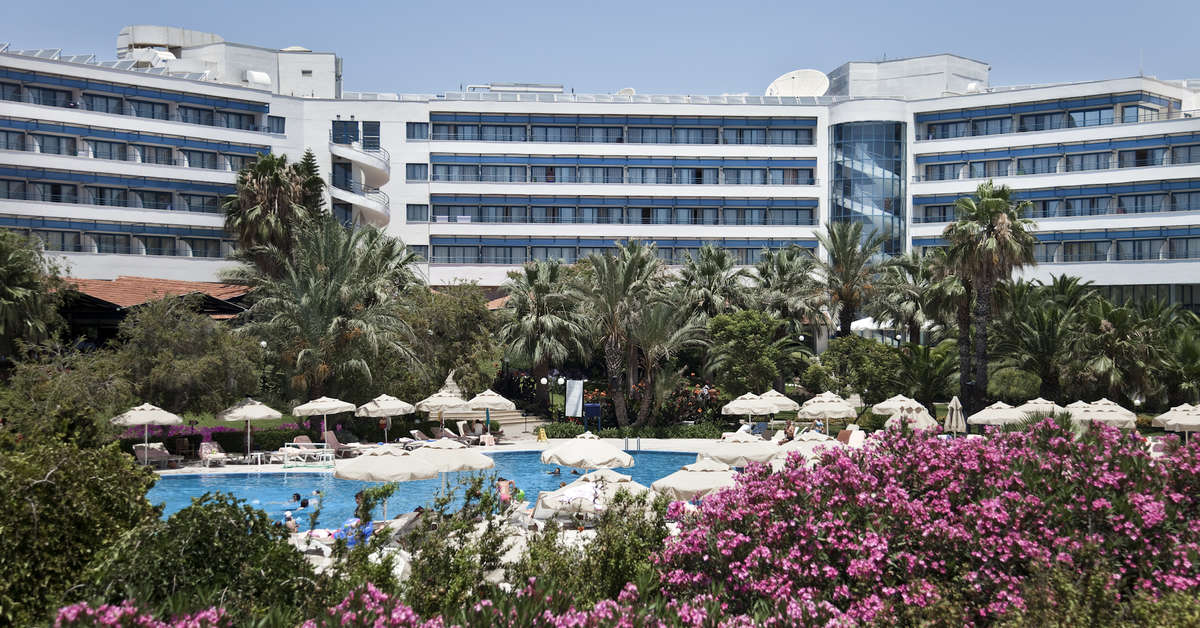 Een foto van het zwembad bij Sunrise Resort Hotel