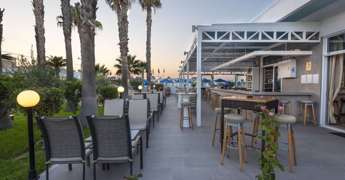 Een foto van het terras bij Hotel Tropical Sol