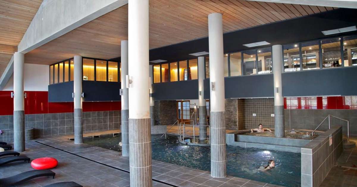 Een foto van het zwembad bij Residence Odalys Les Fermes de Chatel