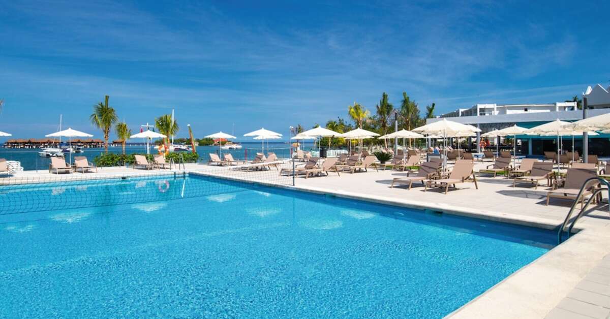 Een foto van het zwembad bij Riu Montego Bay