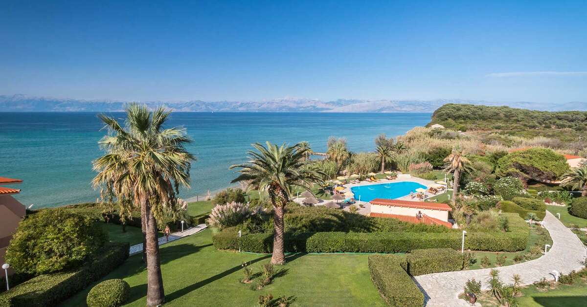 Een foto van het zwembad bij Hotel Ibiscus Corfu
