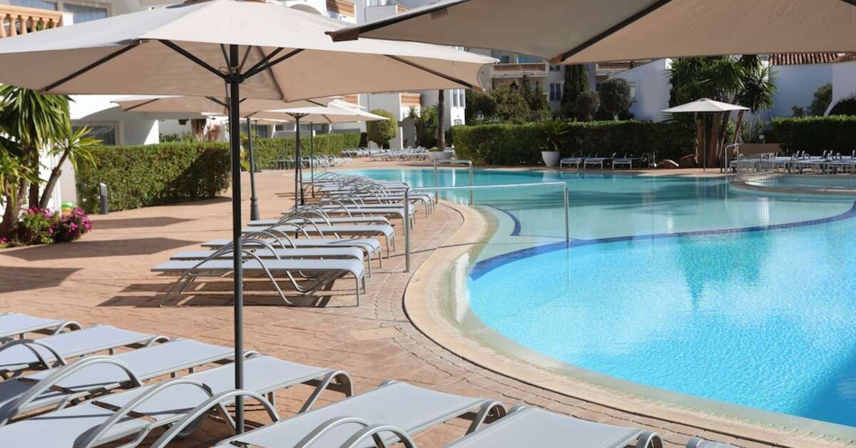 Een foto van het zwembad bij La Pergola Aparthotel