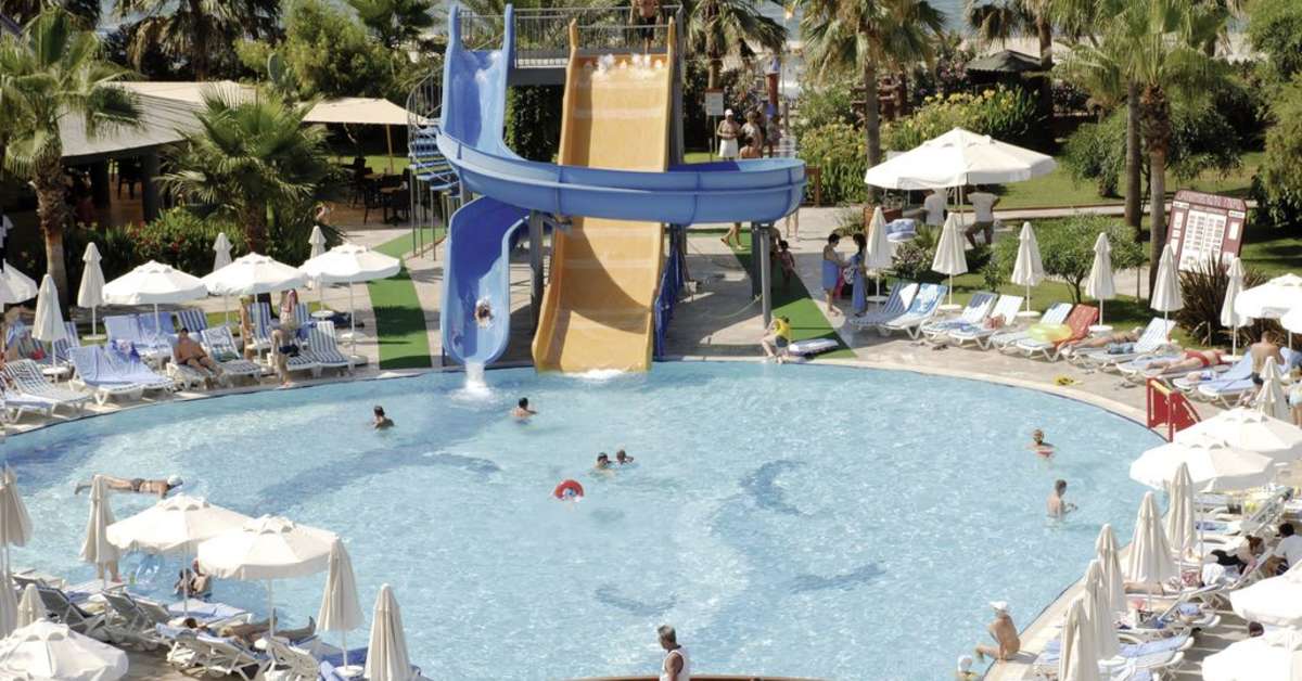 Een foto van het zwembad bij Palmeras Beach Hotel
