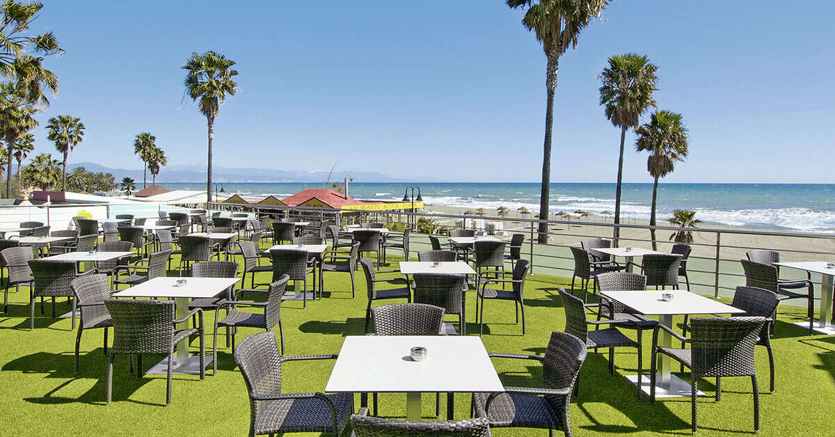 Een foto van het terras bij Hotel Pez Espada