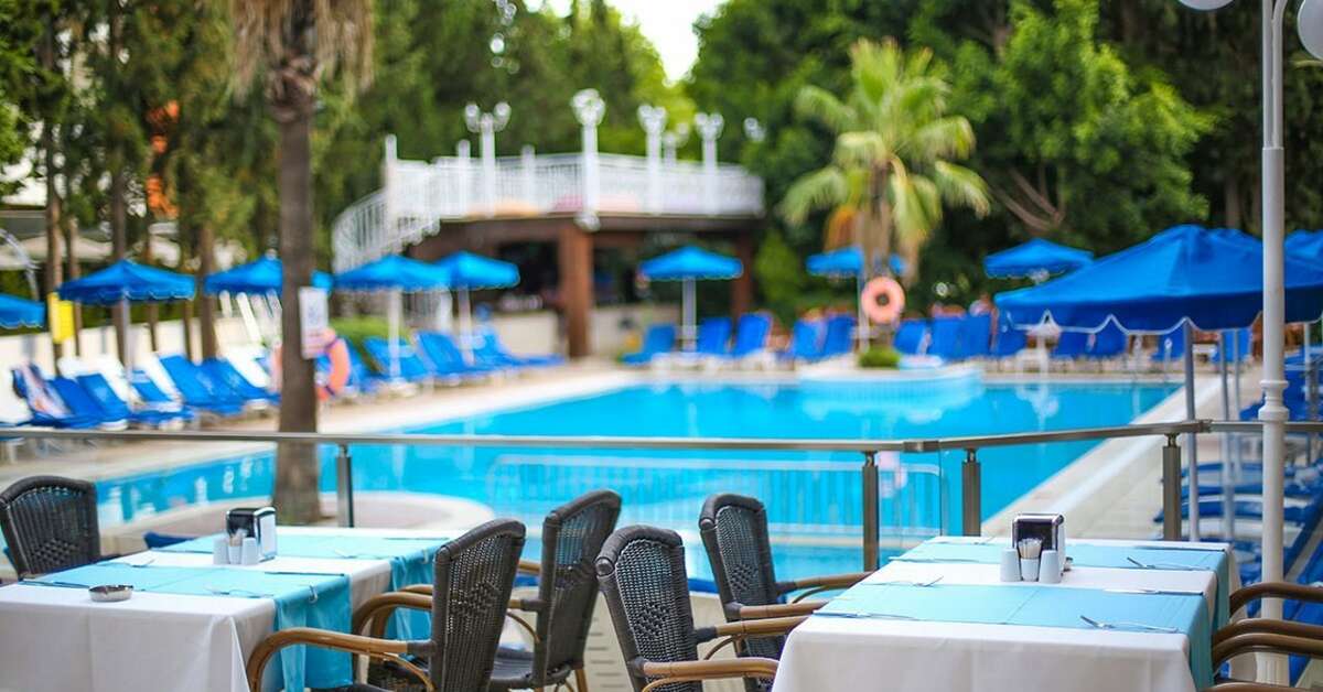 Een foto van het zwembad bij Hotel Kaya Maris
