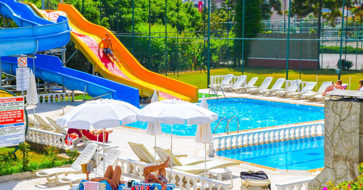 Een foto van het zwembad bij Aparthotel Green Park