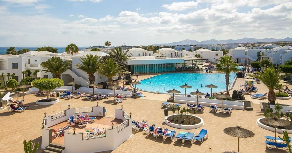 Een foto van het zwembad bij Floresta Aparthotel