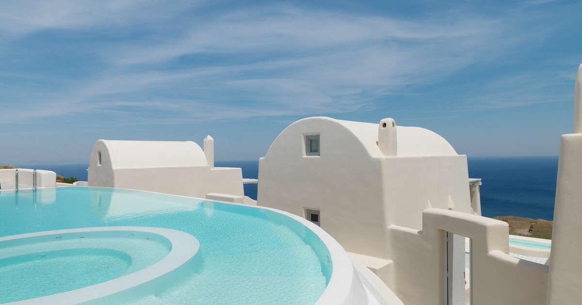 Ein Foto vom Pool im Dome Santorini Resort