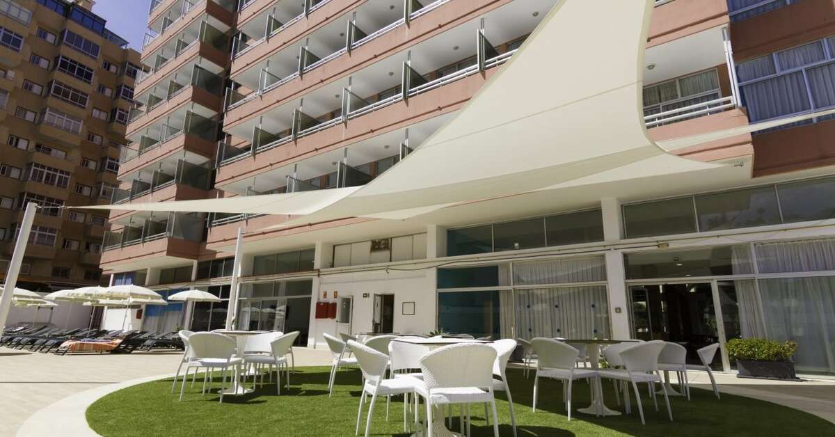 Een foto van het terras bij Checkin Concordia Playa