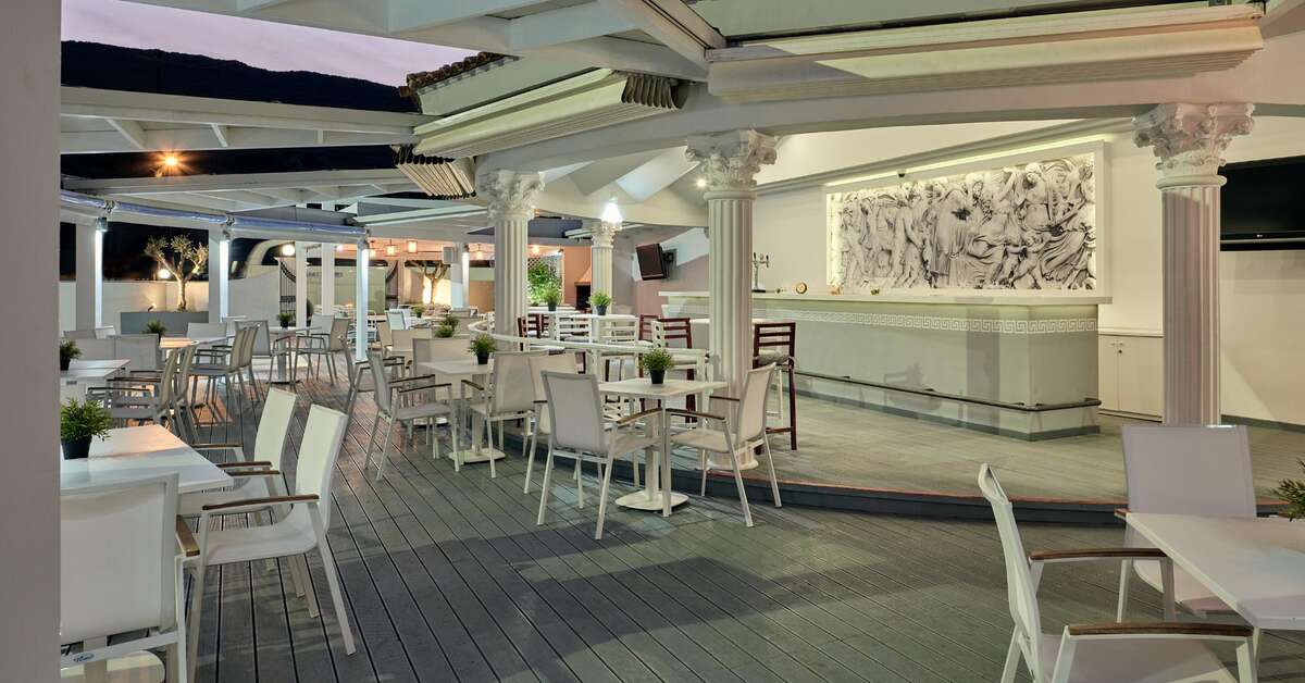 Een foto van het terras bij Meandros Boutique & Spa