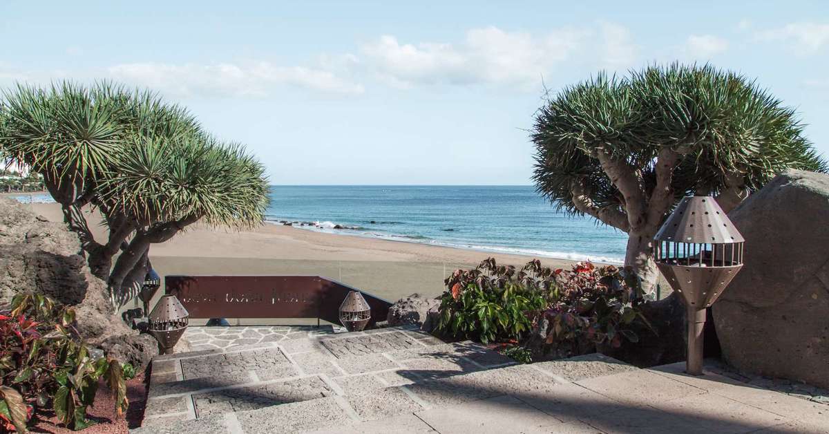 Een foto van het strand bij Hotel Los Fariones