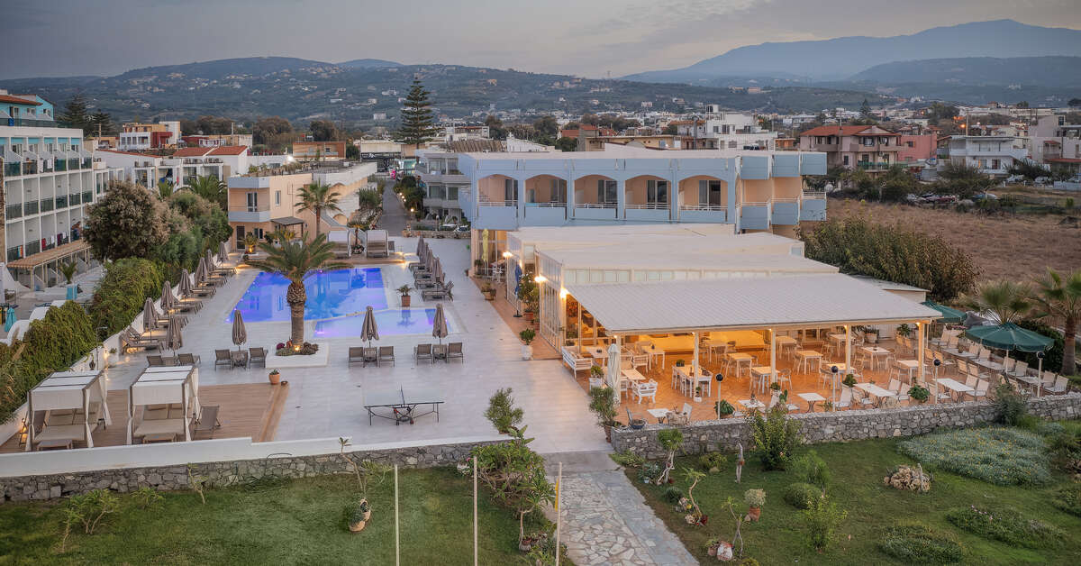 Een foto van het zwembad bij Kathrin Beach Hotel