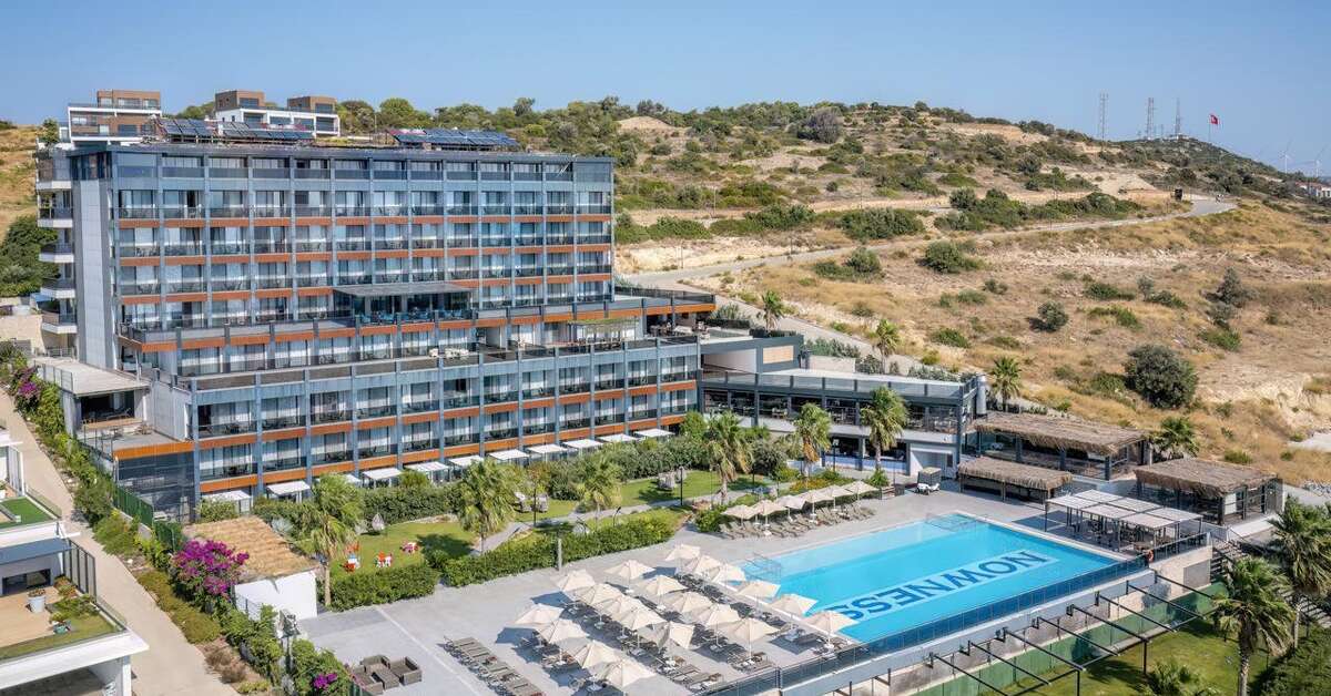 Een foto van het zwembad bij The Nowness Luxury Hotel & Spa