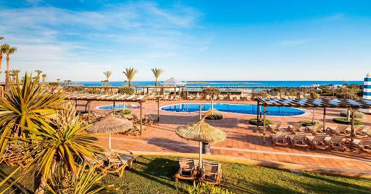 Een foto van het zwembad bij Insotel Club Punta Prima