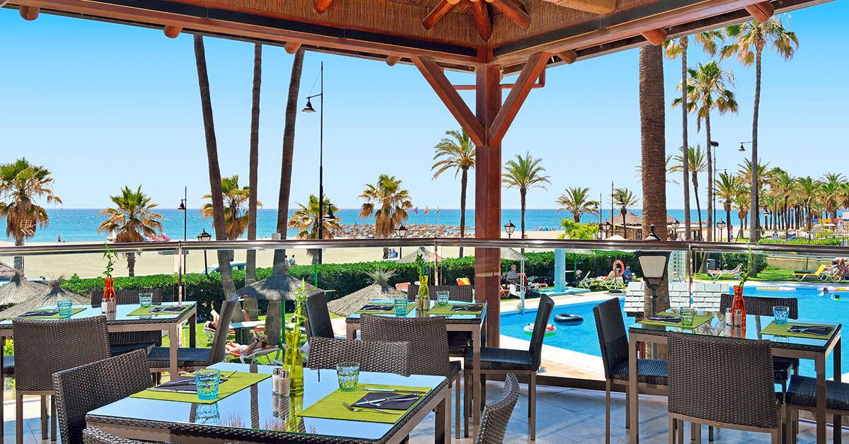 Een foto van het terras bij Hotel Sol Principe
