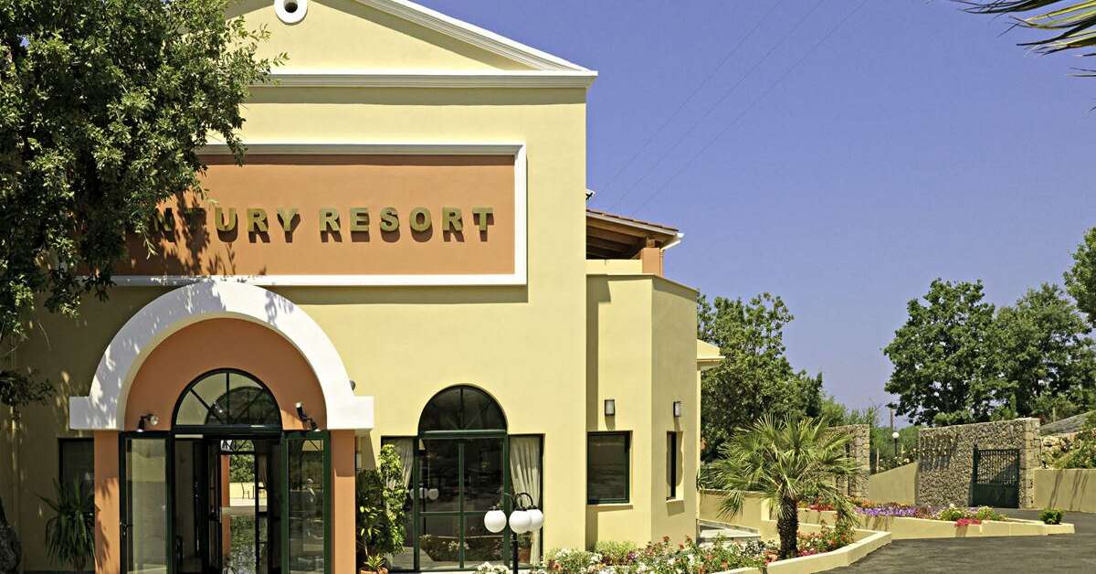 Een foto van de buitenkant van Century Resort Corfu